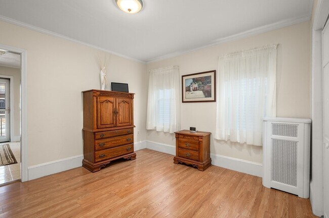 Building Photo - 76 Windsor Rd