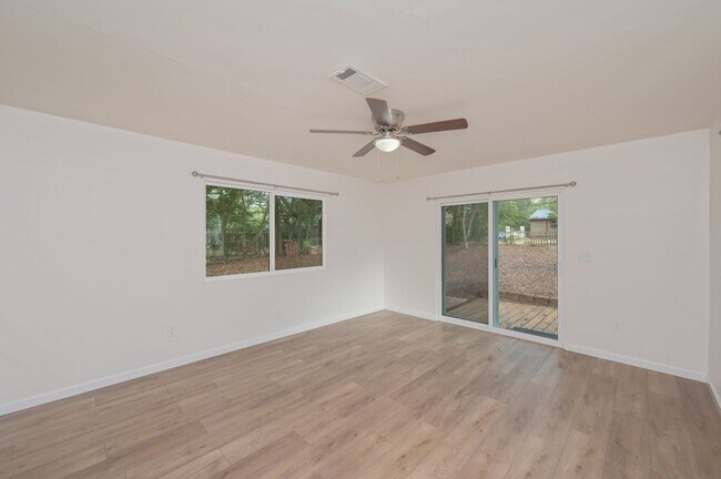 Building Photo - Renovated 3 bedroom house in Niceville!
