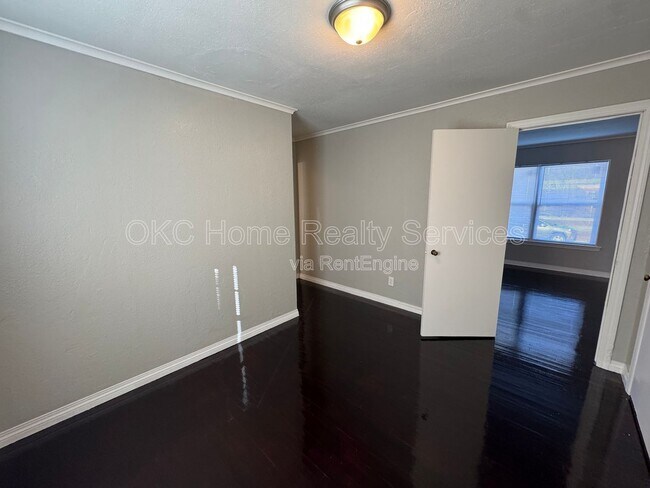 Building Photo - 1516 Park Cir