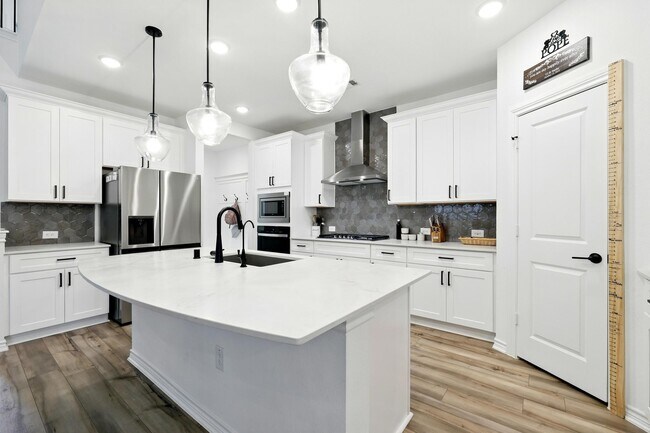 Building Photo - 15727 Rosemary Hl Ln