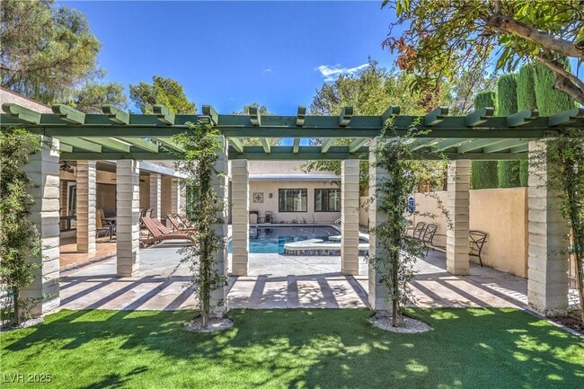 Building Photo - 2701 Alta Dr