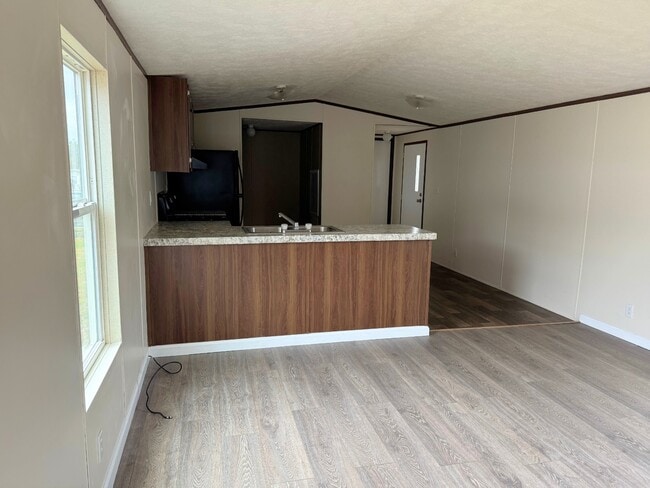 Building Photo - 565 Travis Wy