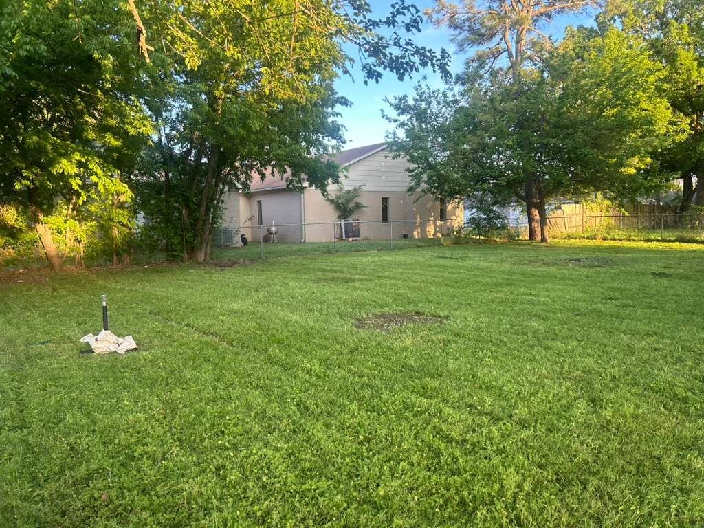 Building Photo - 426 N Clements St