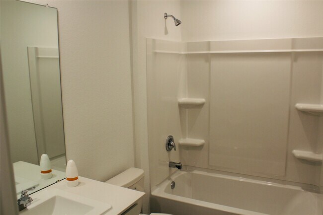 Building Photo - 1646 Gardenia Grv Ln