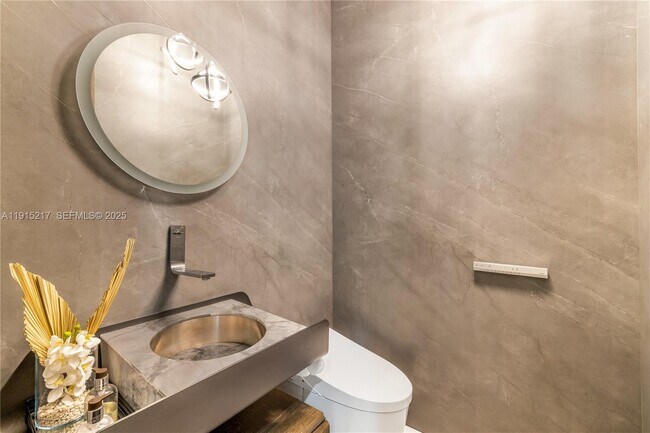 Building Photo - 8941 SW 65th Ct