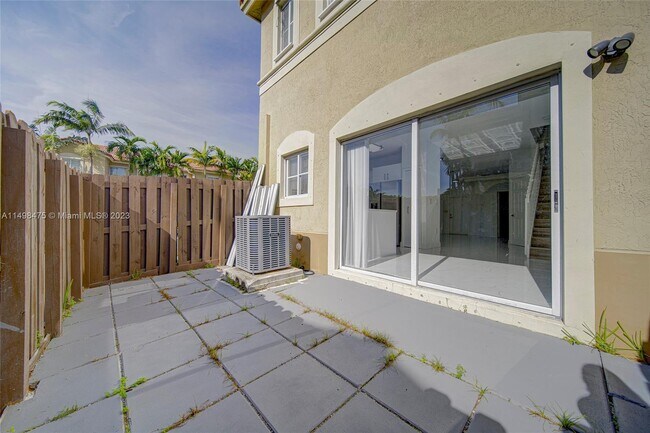 Building Photo - 10740 NW 83rd St