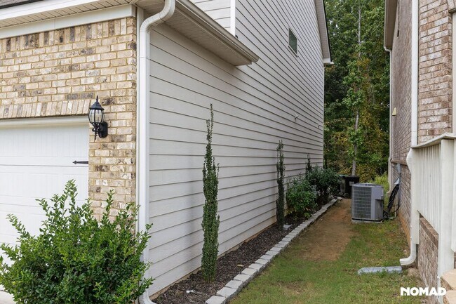 Building Photo - Spacious 5BR House in Buford