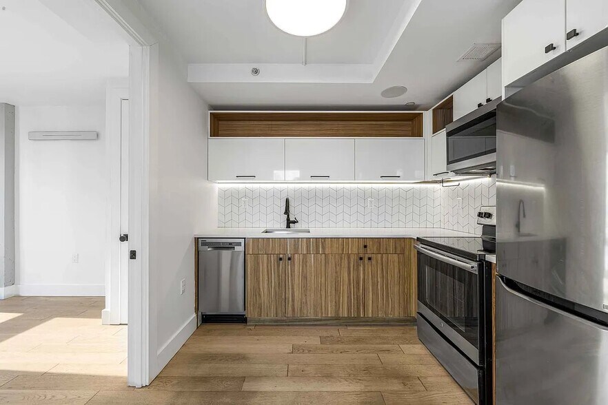 Building Photo - 60 W 125th St