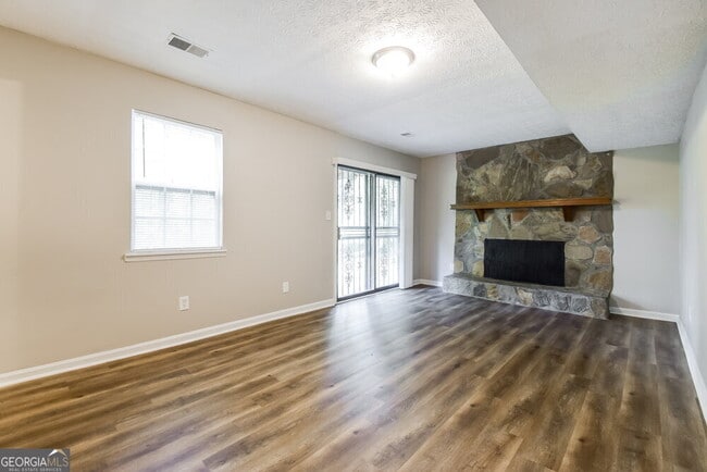 Building Photo - 2815 Fox Hall Ln N