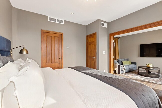 Building Photo - 100 Orchard St