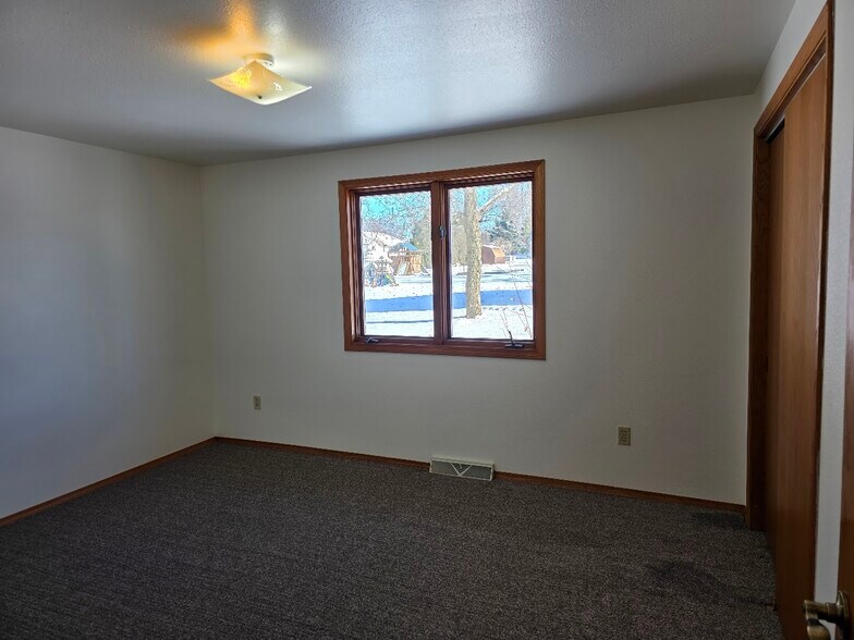 Building Photo - 722 Goldfinch Ln