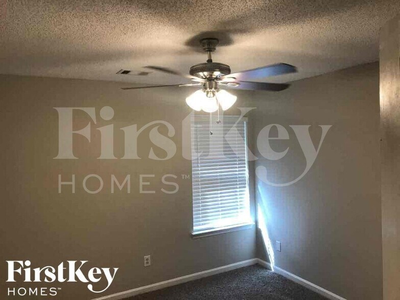 Building Photo - 338 Breeze Mdw