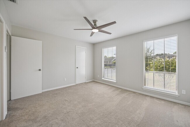 Building Photo - 10345 Longmont Dr