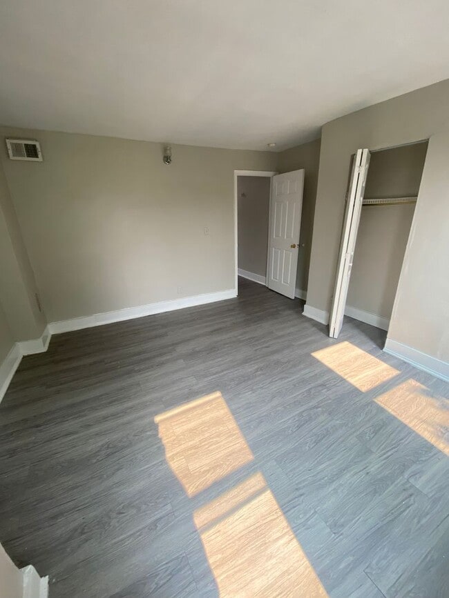 Building Photo - 351 Greenmount Ave