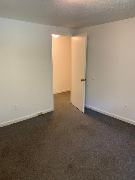 Building Photo - 108 Pine St