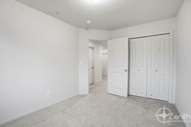 Building Photo - 11726 NE 23rd St