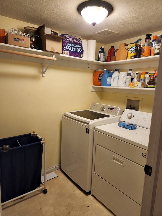 laundry room - 710 E Sandy Point Dr