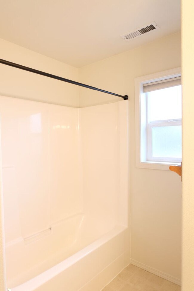 Building Photo - ***REST OF DECEMBER FREE***? Your Dream Rental: Large, Serene Home with Fenced Yard?