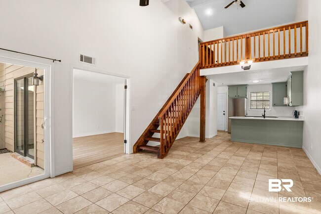 Building Photo - 200 Parma Dr