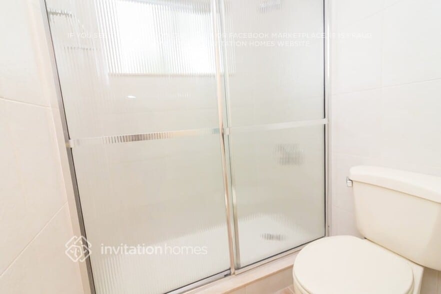 Building Photo - 1906 SW 123rd Ave