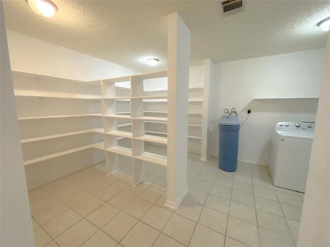 Building Photo - 3706 Blue Cat Way