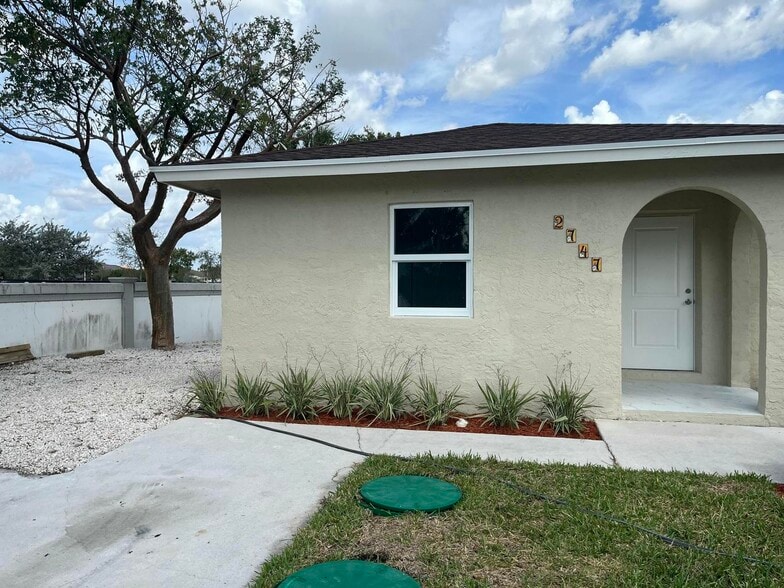 Building Photo - 2747 Summit Blvd