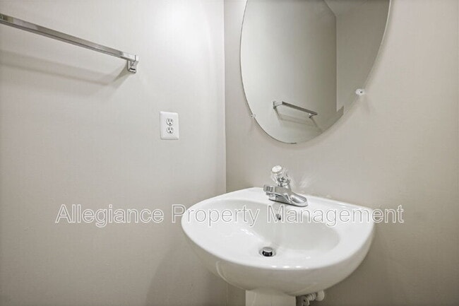 Building Photo - 15555 John Diskin Cir