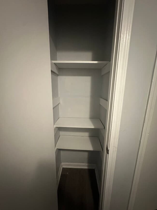 Building Photo - Available Now! Townhouse in Jacksonville