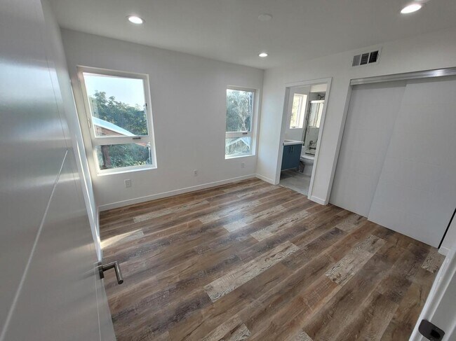 Building Photo - 700 Parkman Ave