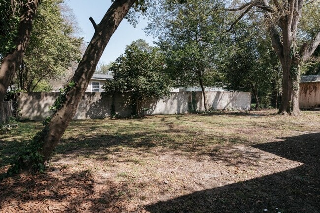 Building Photo - 332 Guilford St