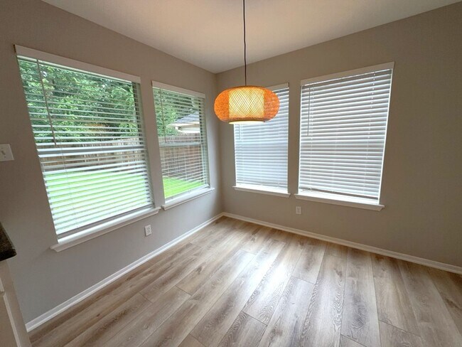 Building Photo - 2106 Lexington Woods Dr