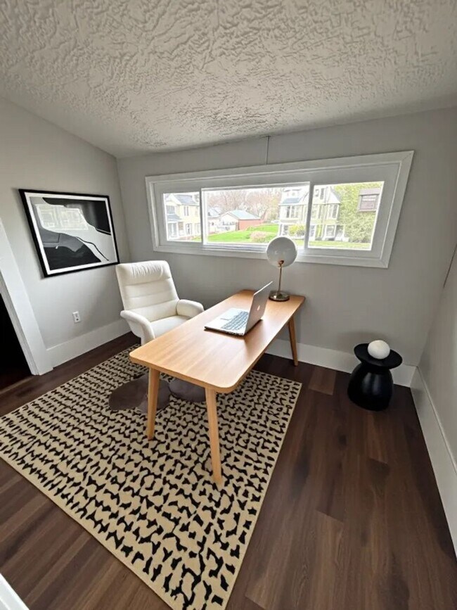 Building Photo - For Rent – Spacious 4-Bedroom Home with Modern Upgrades!