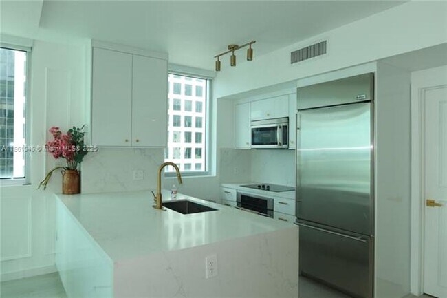 Building Photo - 500 Brickell Ave