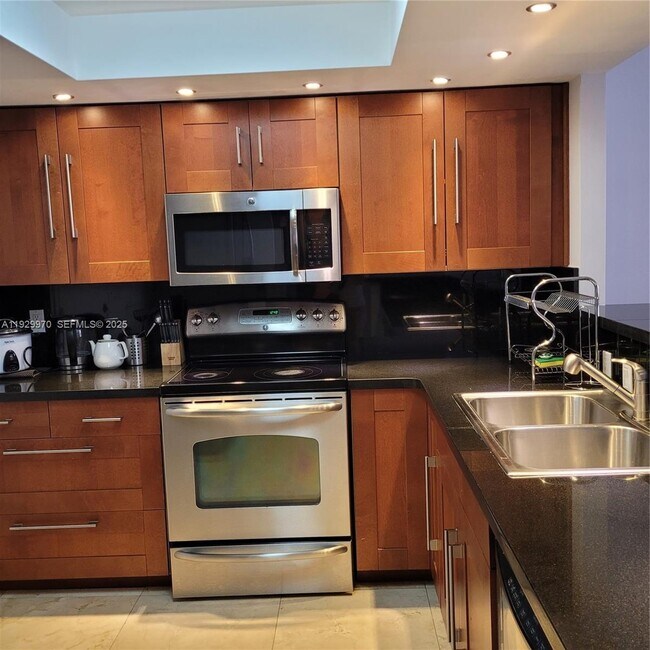 Building Photo - 1865 S Ocean Dr