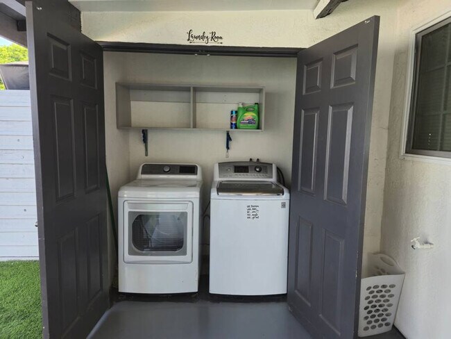 Building Photo - 1063-67 Gillespie Dr