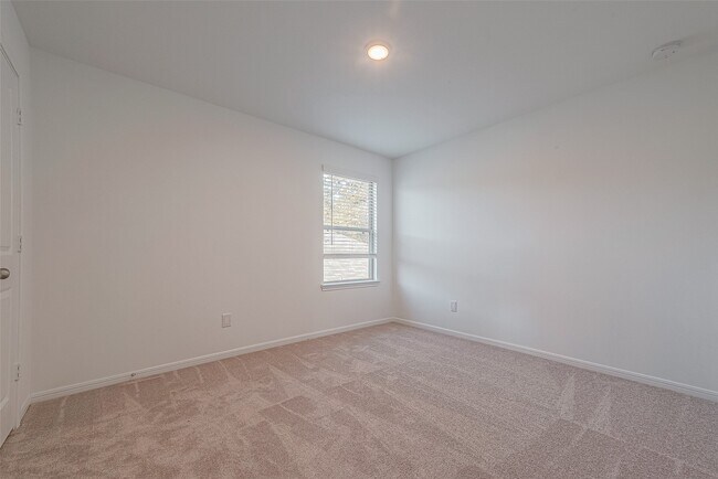 Building Photo - 325 Maple Bark Trl