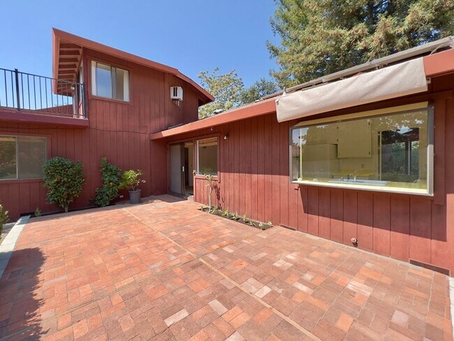 Building Photo - Spacious Three Bedroom Calistoga Home
