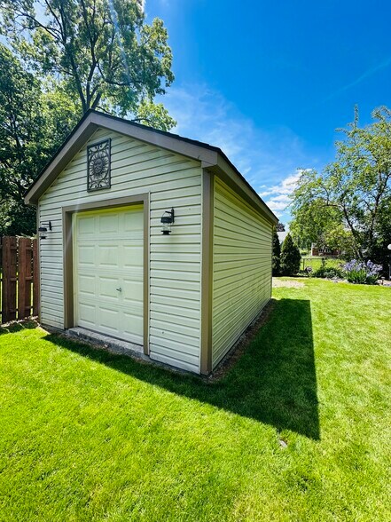 Building Photo - 9185 Cardwell St