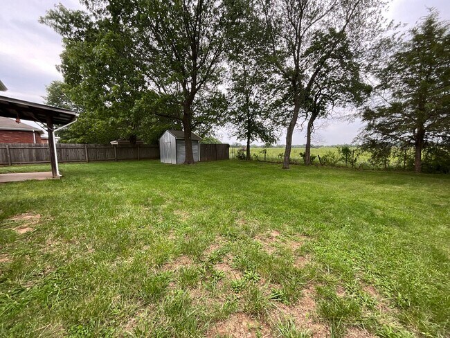 Building Photo - Beautiful Home on Private Setting
