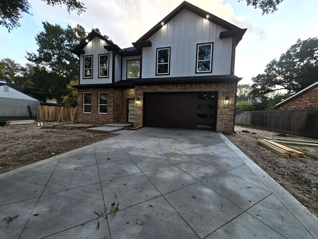 Building Photo - 14811 Wallach Dr