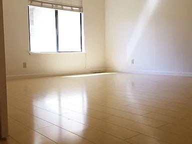 Building Photo - Welcome home to this bright, spacious, top-floor unit in a highly desirable community