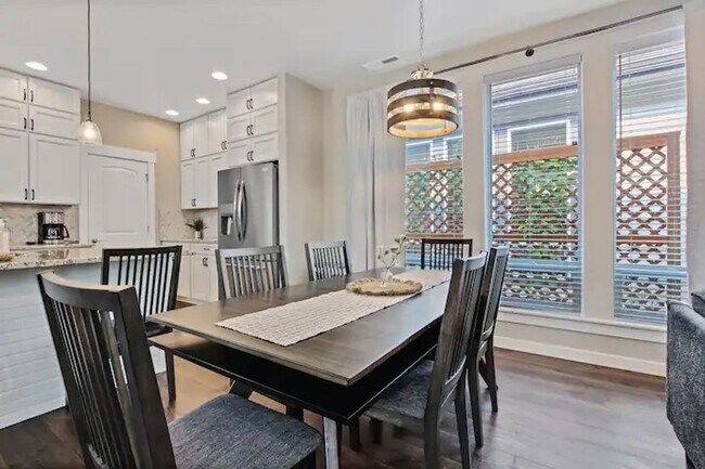 Building Photo - Beautiful 3 bedroom Single Level Home _ Pe...