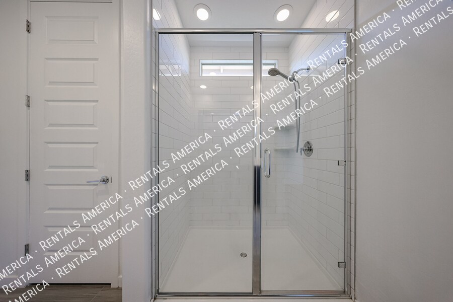 Building Photo - 2256 E Ridgewood Ln