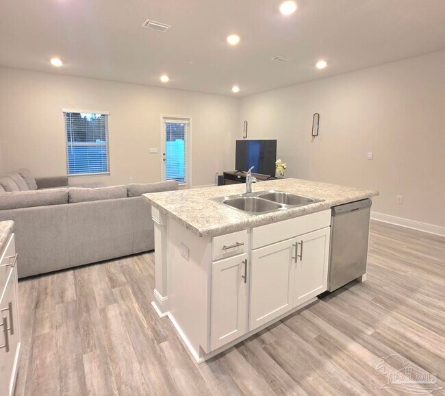 Building Photo - 710 Giese Ln