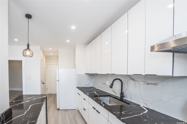 Building Photo - 67-17 Myrtle Ave