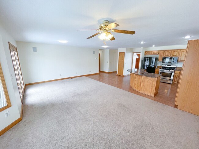 Building Photo - 3 bedroom, 2 bath House