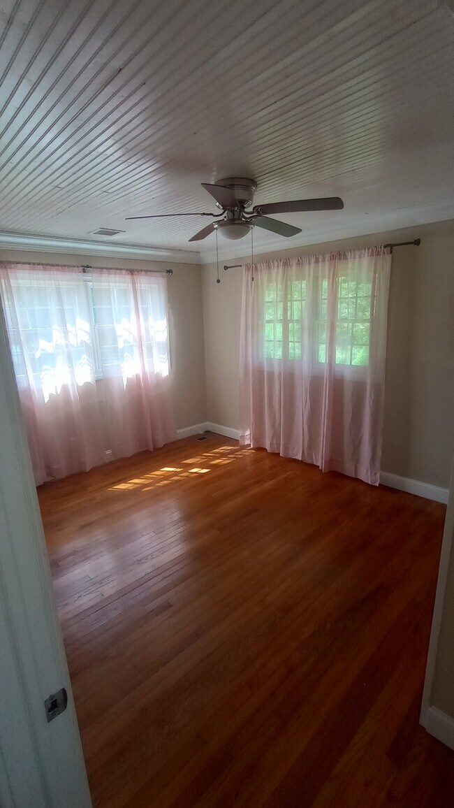 Building Photo - 45 Longfellow Dr