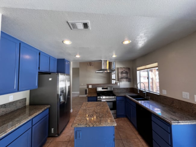 Building Photo - 44892 Marge Pl