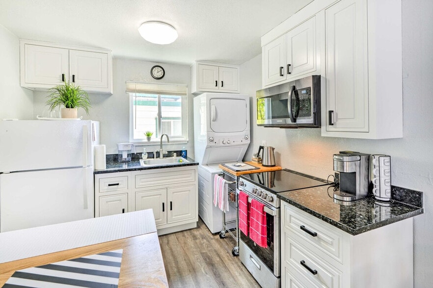 Building Photo - 434 Larkin St