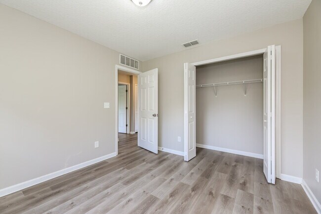 Building Photo - 86041 Caesars Ave
